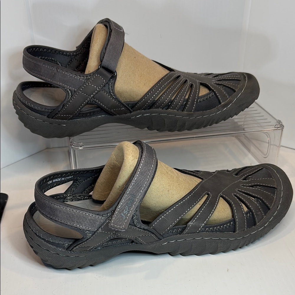 Jbu size 10 water hiking Women's Gray Sandals box 50